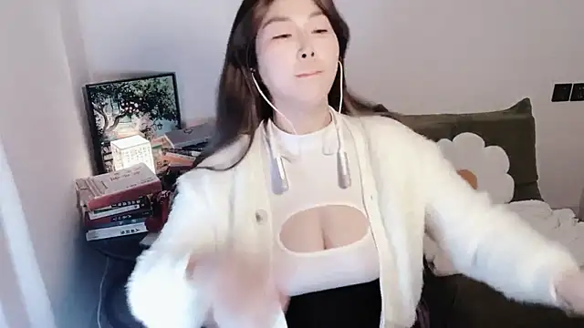 Emmaq996 online show from 11/12/25, 02:59