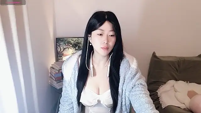 Emmaq996 online show from 12/17/25, 01:21