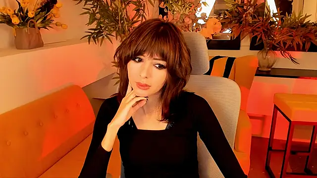 Snapshot of CrystallBloom chatting on 09/15/25, 01:39 CrystallBloom online show from 09/15/25, 01:39