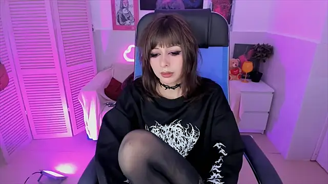 CrystallBloom online show from 11/05/25, 04:10