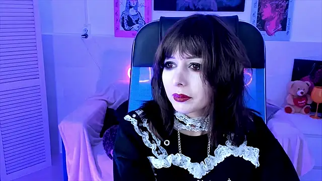 Snapshot of CrystallBloom chatting on 09/29/25, 01:34 CrystallBloom online show from 09/29/25, 01:34