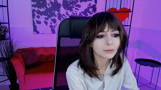 Snapshot of CrystallBloom chatting on 10/07/25, 02:34 CrystallBloom online show from 10/07/25, 02:34