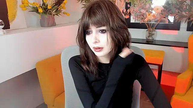 Snapshot of CrystallBloom chatting on 10/20/25, 04:25 CrystallBloom online show from 10/20/25, 04:25