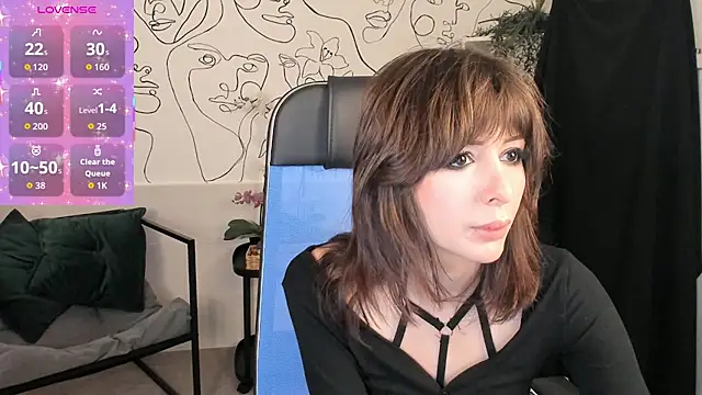 Snapshot of CrystallBloom chatting on 09/20/25, 01:21 CrystallBloom online show from 09/20/25, 01:21