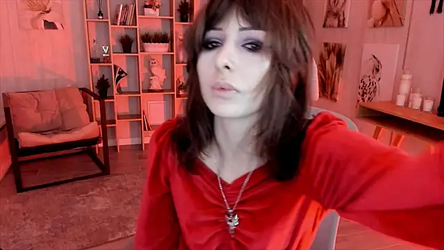 Snapshot of CrystallBloom chatting on 10/04/25, 01:40 CrystallBloom online show from 10/04/25, 01:40