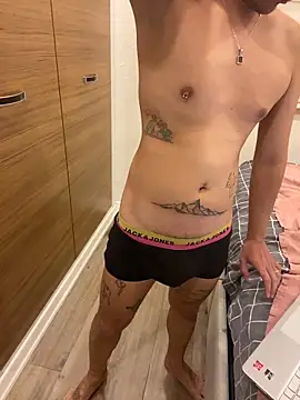 Snapshot of darkdecide chatting on 10/31/25, 06:37 darkdecide online show from 10/31/25, 06:37