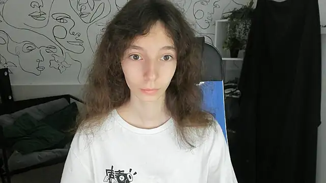 Snapshot of EmmanuellBrown chatting on 09/14/25, 04:13 EmmanuellBrown online show from 09/14/25, 04:13