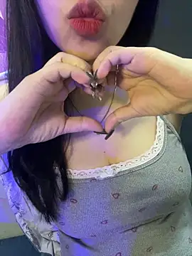 Snapshot of Mon_monbaby chatting on 09/25/25, 06:03 Mon monbaby online show from 09/25/25, 06:03