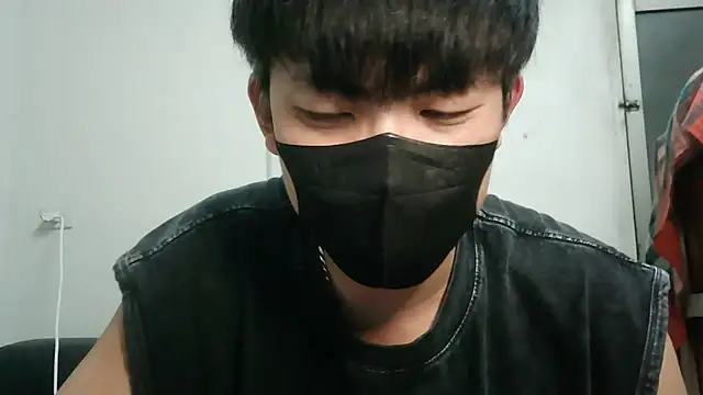 bigbb101011 online show from 11/18/25, 02:42