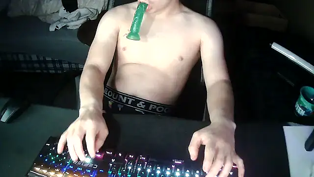 solooboy18 online show from 09/11/25, 08:53