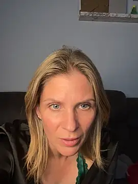 Snapshot of Lexi-Lux-X chatting on 10/05/25, 01:07 Lexi-Lux-X online show from 10/05/25, 01:07