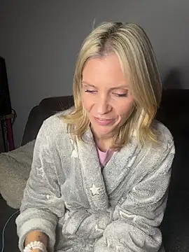 Lexi-Lux-X online show from 11/03/25, 03:56