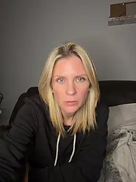 Lexi-Lux-X online show from 11/26/25, 03:06