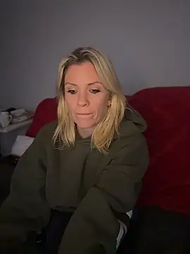 Lexi-Lux-X online show from 04/26/26, 03:59