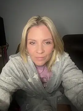 Lexi-Lux-X online show from 10/31/25, 01:57