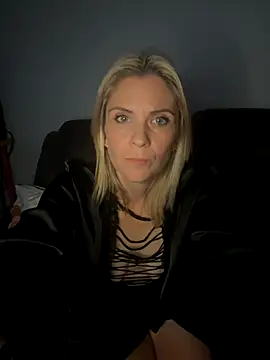 Snapshot of Lexi-Lux-X chatting on 10/23/25, 02:10 Lexi-Lux-X online show from 10/23/25, 02:10