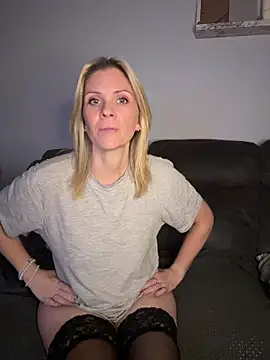 Lexi-Lux-X online show from 11/15/25, 02:21