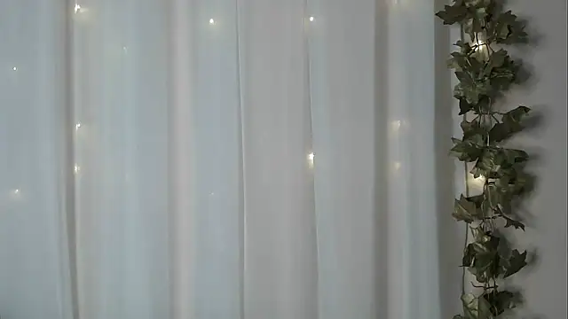 angelainparis28 online show from 10/06/25, 12:56