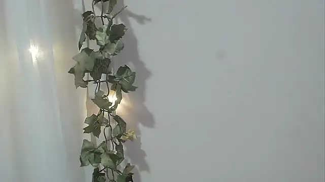 angelainparis28 online show from 11/13/25, 07:23