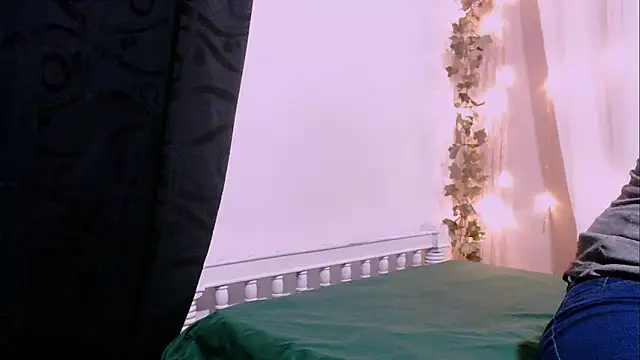 angelainparis28 online show from 12/18/25, 05:23