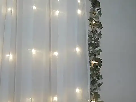 angelainparis28 online show from 11/21/25, 04:44