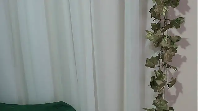 angelainparis28 online show from 10/04/25, 06:04