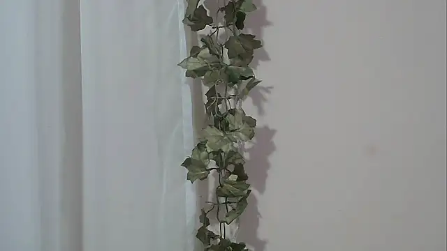 angelainparis28 online show from 11/30/25, 04:57