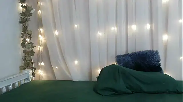 angelainparis28 online show from 10/11/25, 04:57