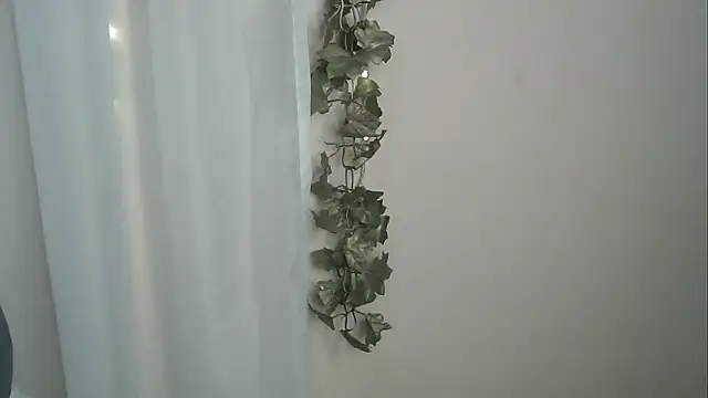 angelainparis28 online show from 11/26/25, 04:56