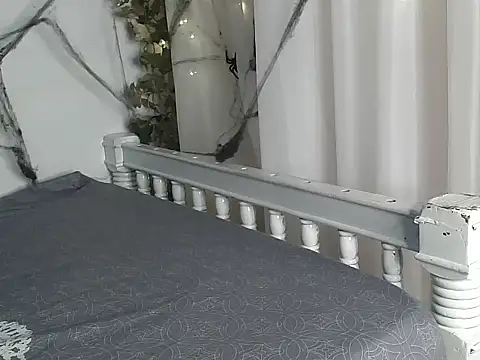 angelainparis28 online show from 10/31/25, 05:26