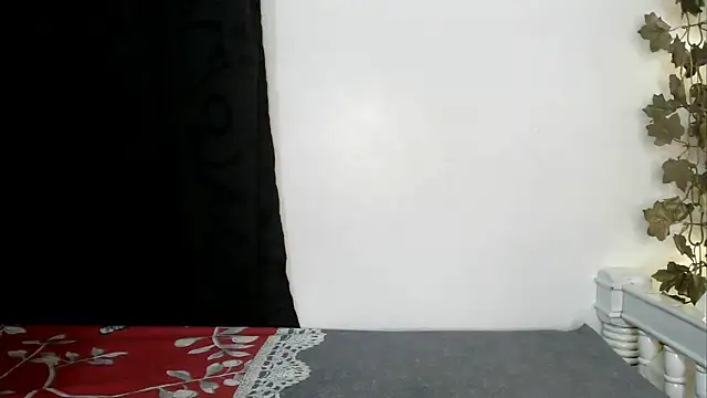 angelainparis28 online show from 09/18/25, 06:27
