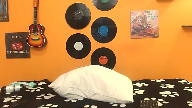 Snapshot of meisevil77 chatting on 09/28/25, 02:51 meisevil77 online show from 09/28/25, 02:51