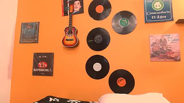 Snapshot of meisevil77 chatting on 11/11/25, 02:17 meisevil77 online show from 11/11/25, 02:17