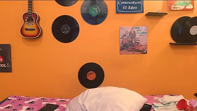 Snapshot of meisevil77 chatting on 12/16/25, 03:00 meisevil77 online show from 12/16/25, 03:00