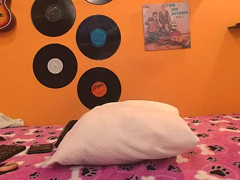 Snapshot of meisevil77 chatting on 10/30/25, 02:10 meisevil77 online show from 10/30/25, 02:10