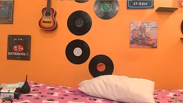 Snapshot of meisevil77 chatting on 12/01/25, 02:56 meisevil77 online show from 12/01/25, 02:56