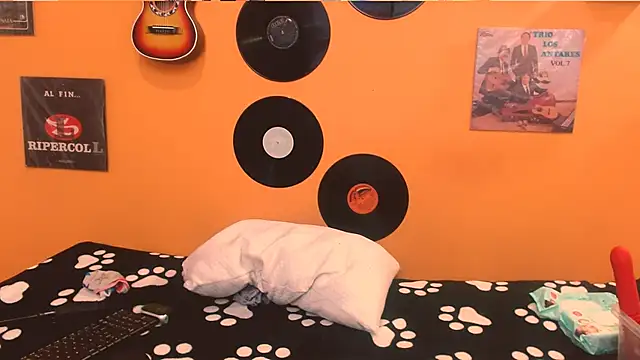 Snapshot of meisevil77 chatting on 11/23/25, 03:05 meisevil77 online show from 11/23/25, 03:05