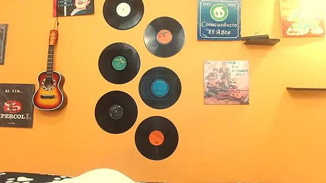 Snapshot of meisevil77 chatting on 09/10/25, 03:27 meisevil77 online show from 09/10/25, 03:27