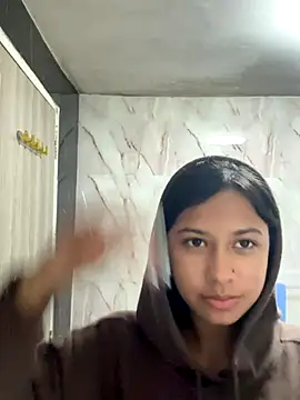 lynn9000 online show from 10/03/25, 06:04