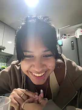 lynn9000 online show from 09/29/25, 04:41