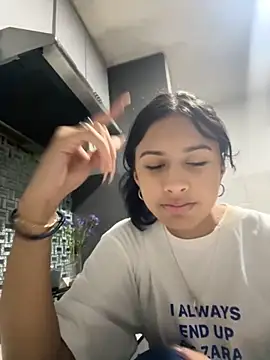 lynn9000 online show from 11/18/25, 05:33