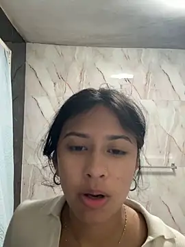 lynn9000 online show from 10/18/25, 07:43