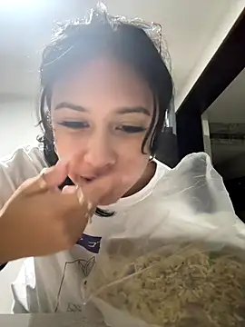 lynn9000 online show from 11/11/25, 07:47