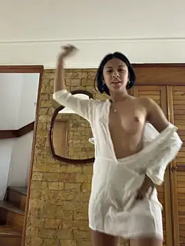 lynn9000 online show from 12/15/25, 11:10