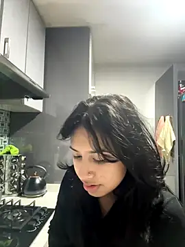 lynn9000 online show from 10/25/25, 05:06