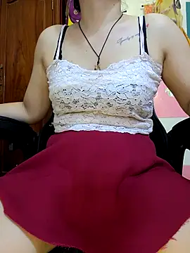 Snapshot of Bee_sweet chatting on 09/27/25, 03:45 Bee sweet online show from 09/27/25, 03:45