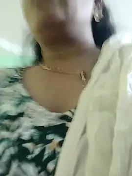 Snapshot of Monika_Telugu_Girl chatting on 11/21/25, 04:17 Monika Telugu Girl online show from 11/21/25, 04:17