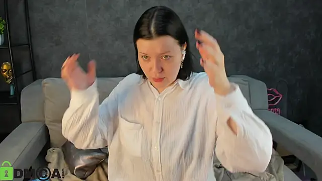 Michele Greenn online show from 10/13/25, 01:18