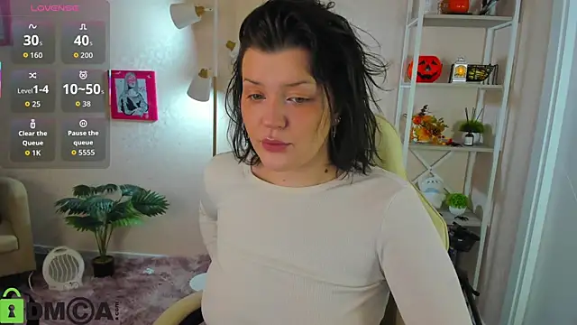 Michele Greenn online show from 11/23/25, 05:01