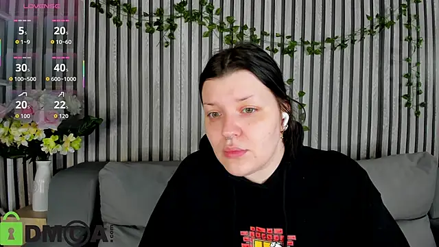 Michele Greenn online show from 11/16/25, 01:10